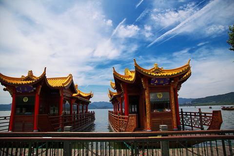 乘船游西湖美景,泛舟西湖慢游攻略