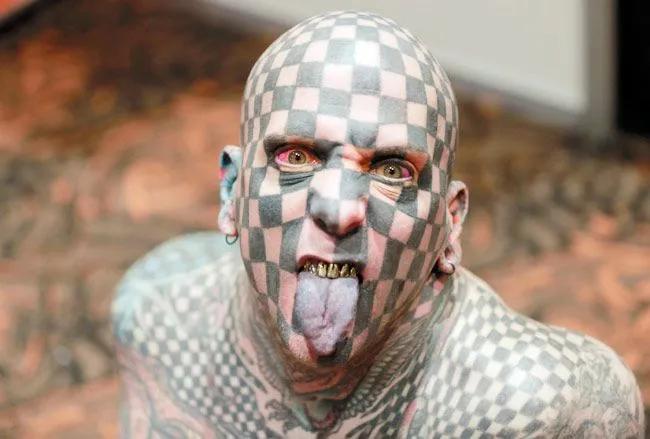 蒸汽朋克纹身和哥特纹身,又纹身又穿鼻环