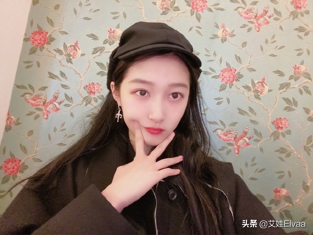 关晓彤鹿晗情侣装灰色笑脸,鹿晗关晓彤北面情侣装