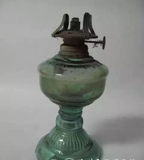 人越老越喜欢回忆过去,人一旦老了就特别爱回忆