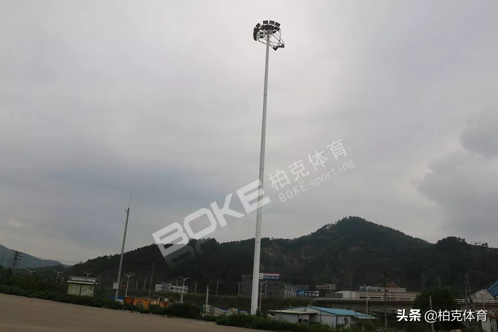 足球场专用30米高杆灯厂家,柏克体育移动篮球架