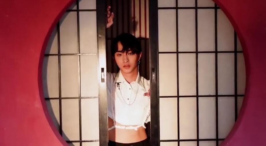 哈利开通第一个微博,发文称自己是完美的,获妈妈伊能静留言大赞