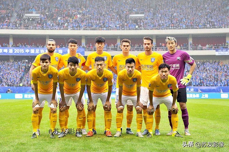 江苏队冠军奖杯在哪,江苏队举奖杯