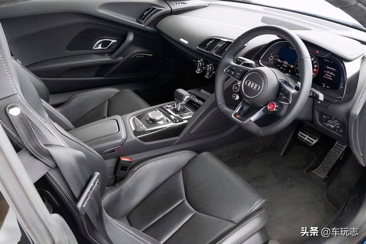 奥迪R8V10Coupeperformance版,新款奥迪r8v10performance版本