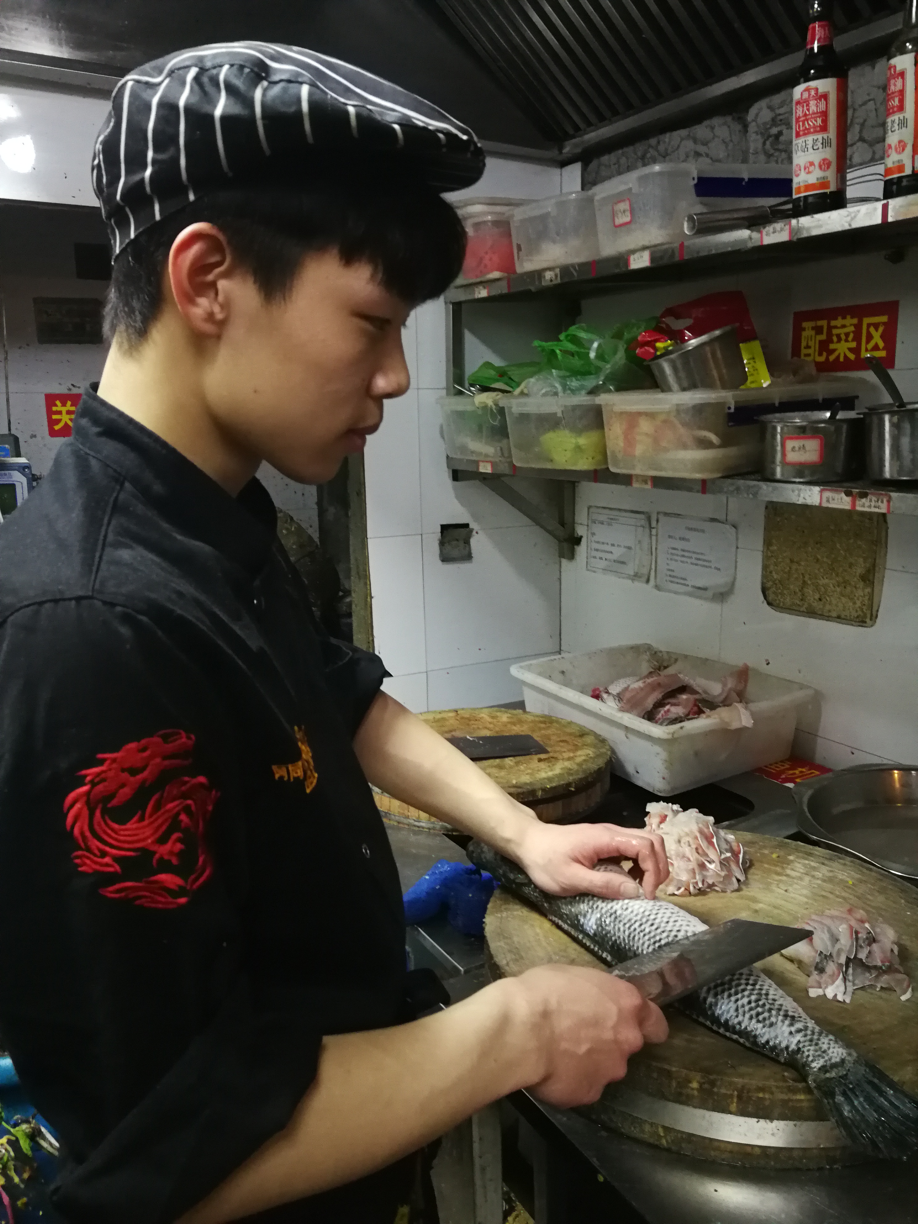 舌尖上的美食之木桶鱼,舌尖上的美食绍氏酥鱼