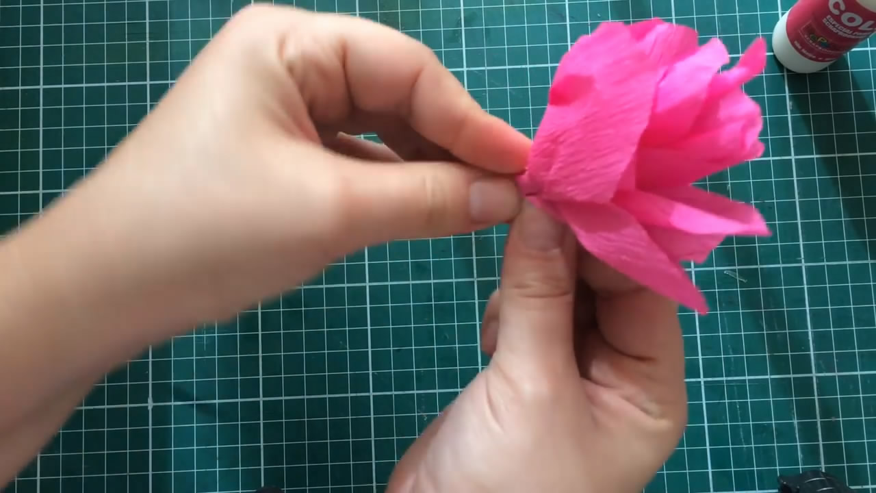 褶皱纸折花大全简单又漂亮,褶皱纸花教程简单好看