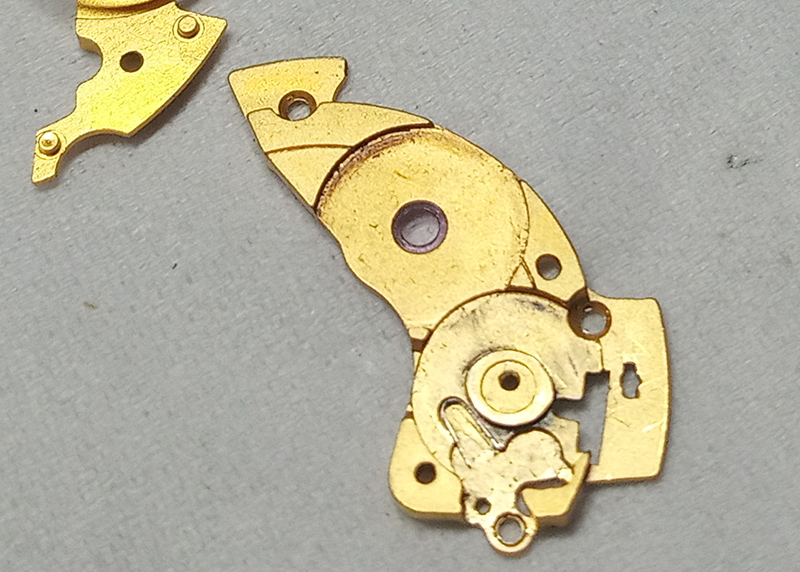 用什么工具可以把手表后盖打开,用简易工具撬手表后盖