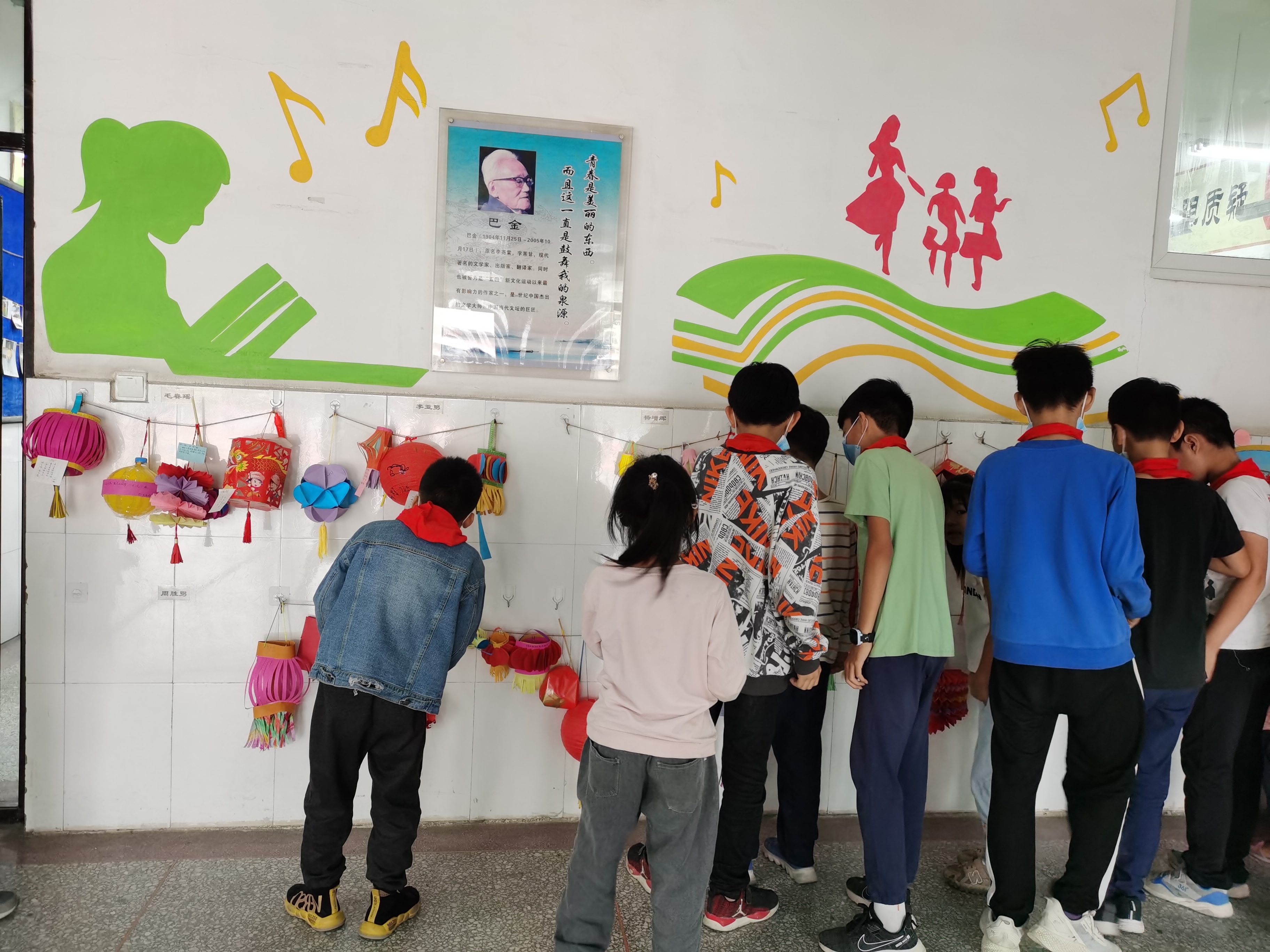 元宵花灯扮靓校园图,学校中秋花灯秀