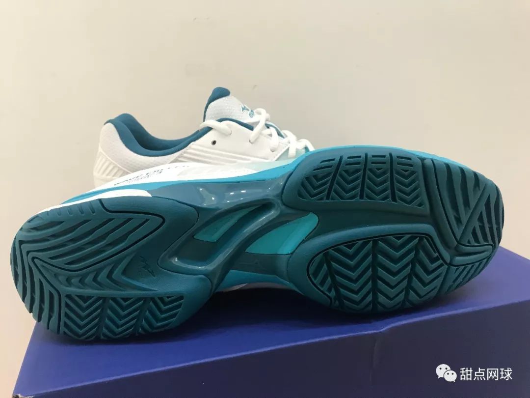 甜点君,美津浓足球鞋wave系列评测