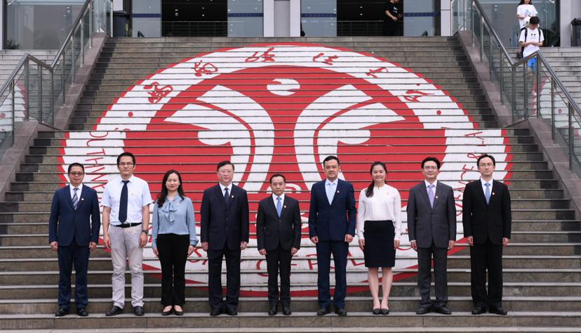 先锋堡垒|西南政法大学经济法学院*党**委:当好引路人、科研人、知心人、逐梦人