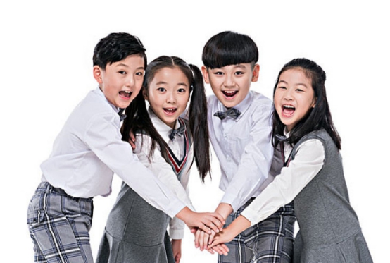 6岁小女孩空翻练出8块腹肌,7岁女孩练就8块腹肌侧手翻后空翻