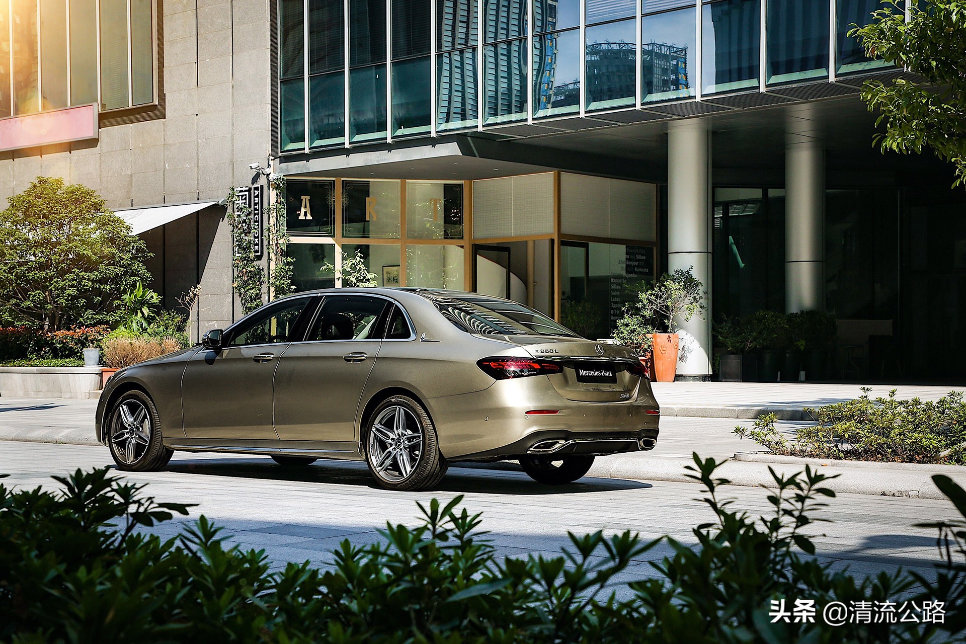 新款奔驰e级实车精致大气,新款奔驰e级哪个配置值得入手