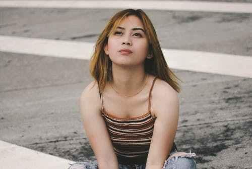 女人对你有好感但总是拒绝接触,女人这三个细节会让男人持续着迷