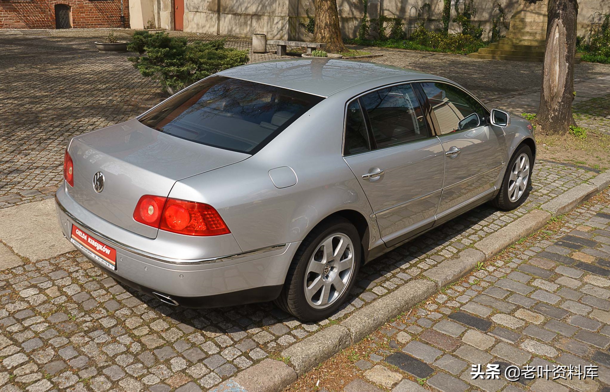 最低调的豪华汽车辉腾短片,2022年最低调的豪车