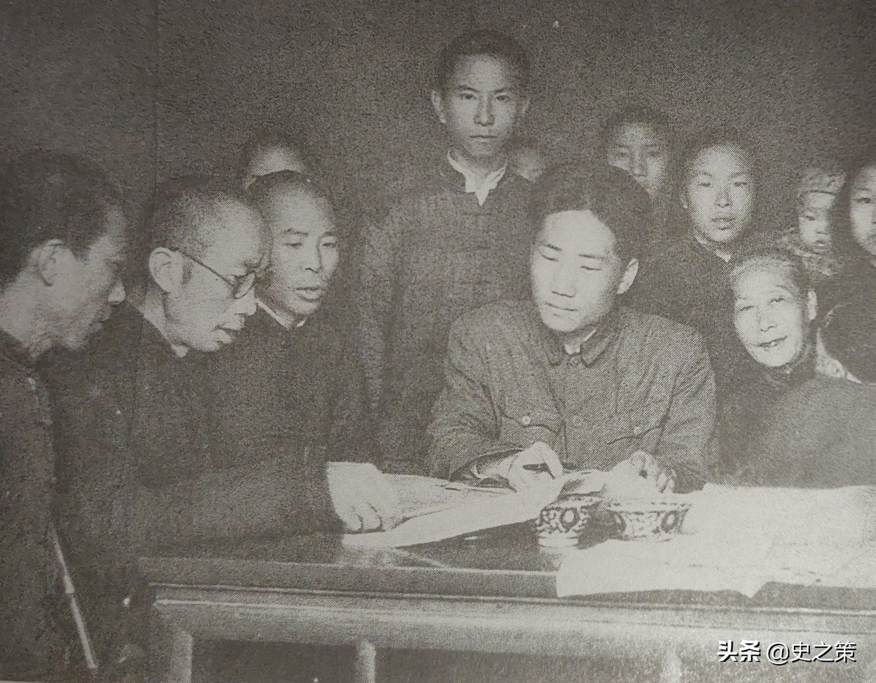 1953年湖南9岁小孩进京，喊毛*东泽**外公，毛*东泽**：给100元送回长沙