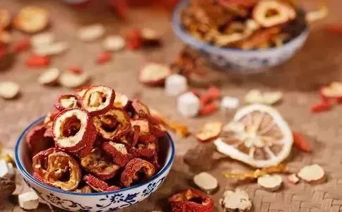 喝红酒不能吃什么水果,柿子和什么水果不能同食