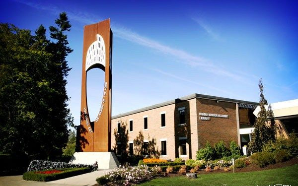 西三一大学是公立的吗,西三一大学在加拿大的地位