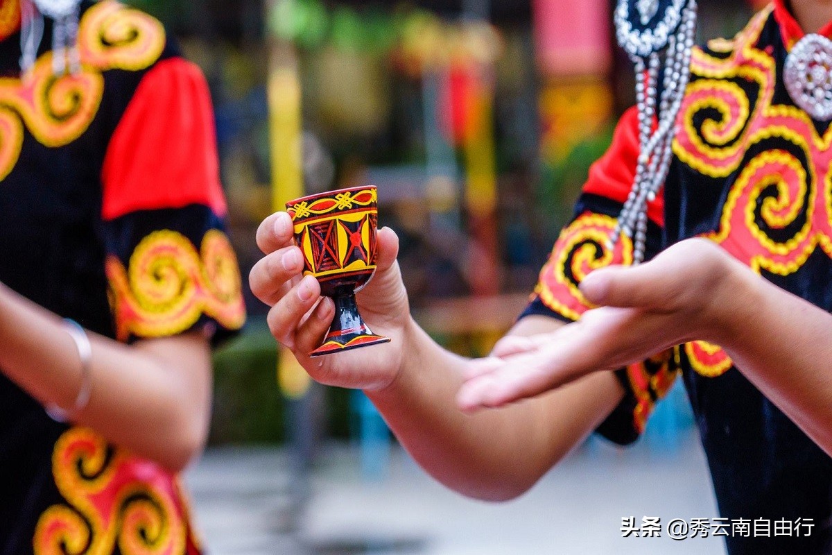 来云南感受彝族特色民族文化,云南彝族的文化和风土人情