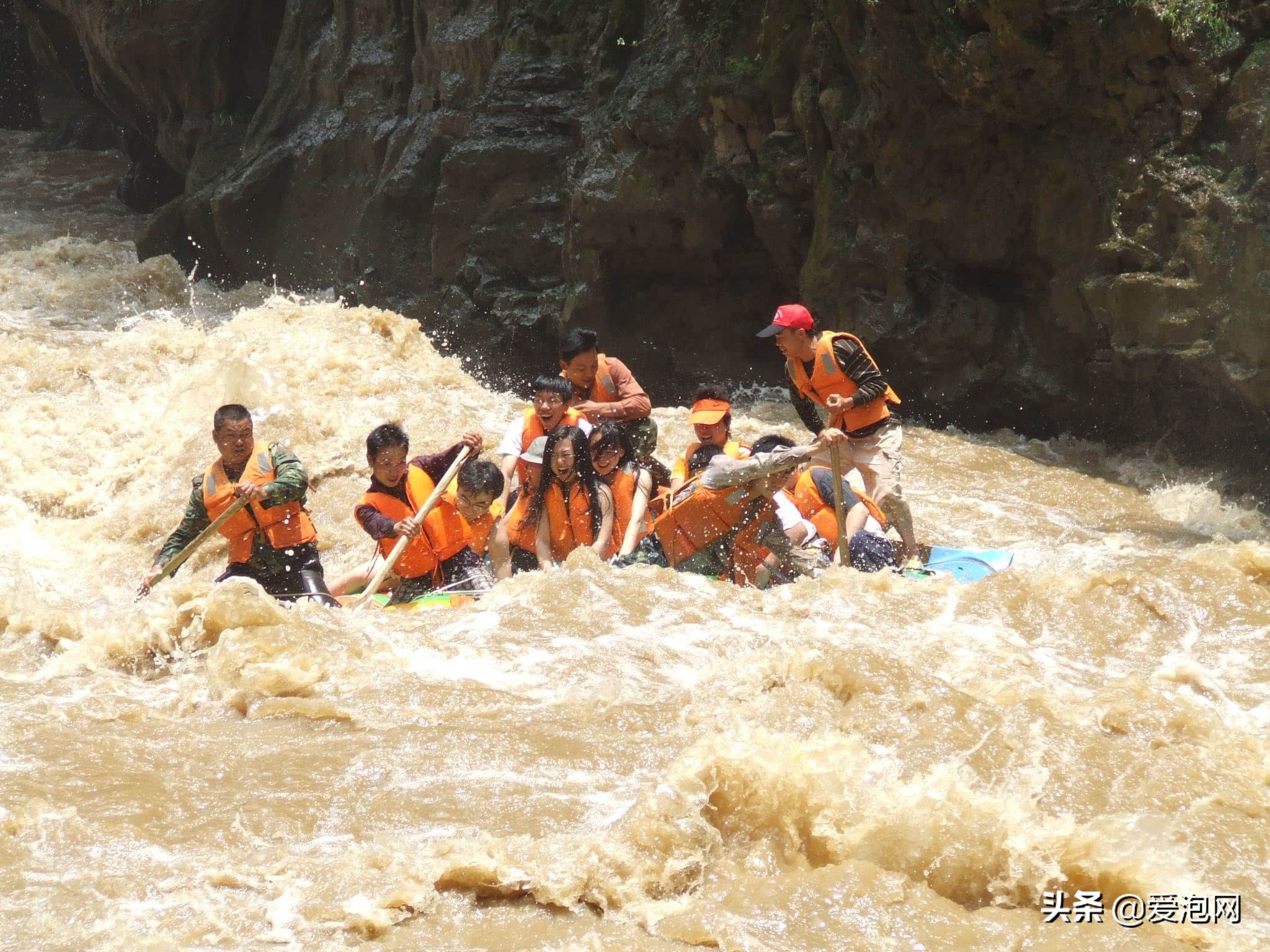 国内最惊险的漂流贵州,贵州最美的风景漂流视频
