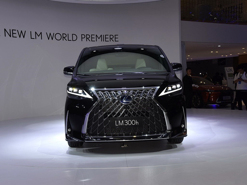 雷克萨斯lm350h埃尔法四座,雷克萨斯lm上市加价168万