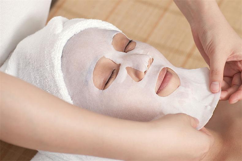 想要美白抗老如何选产品,护肤干货4招教你挑选一款好面膜