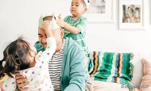 孩子总想妈妈陪着,孩子老是要妈妈陪玩怎么办