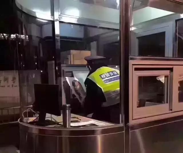 美术生哭完了继续画,气哭老师的美术生