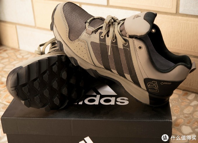 adidas阿迪达斯男子运动鞋,阿迪达斯新款球鞋测评