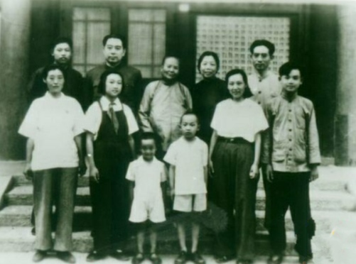 1961年，周恩来学习游泳，教练说，总理伤势太重，永远都学不会