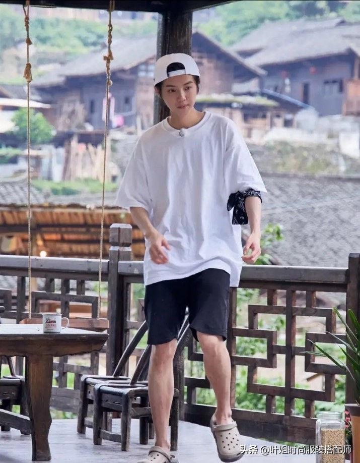 丝巾怎么选颜色高贵优雅百搭,怎样选最好质量的丝巾好看又洋气