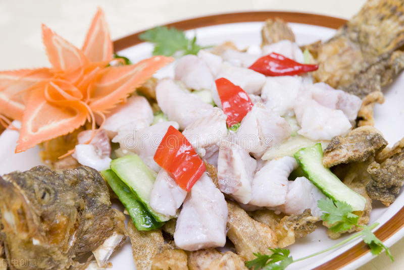 海里的巨型石斑鱼为什么不能吃,石斑鱼吃巨型鲨鱼视频