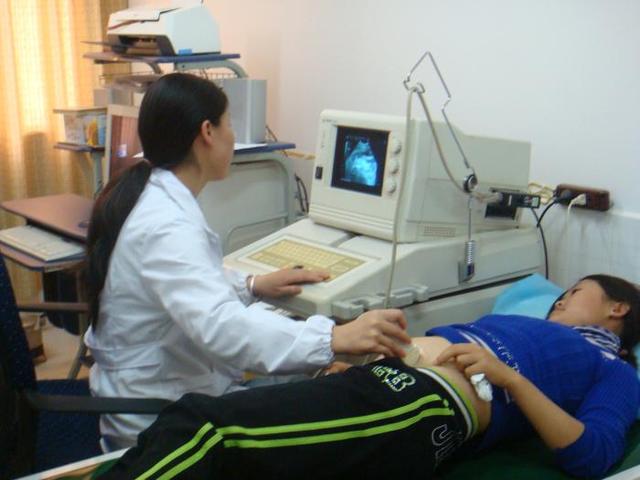 怀孕期间突然胎停常见原因是什么,孕晚期什么情况容易导致胎停