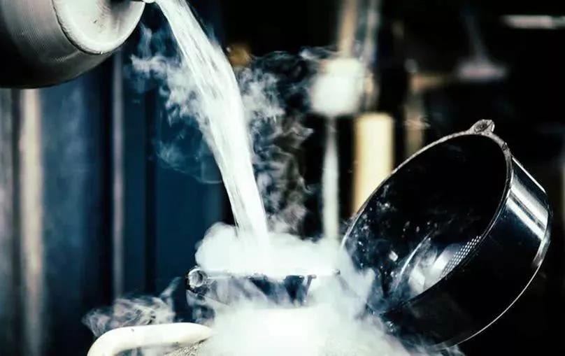 196%液氮,液氮喷到脸上什么感觉