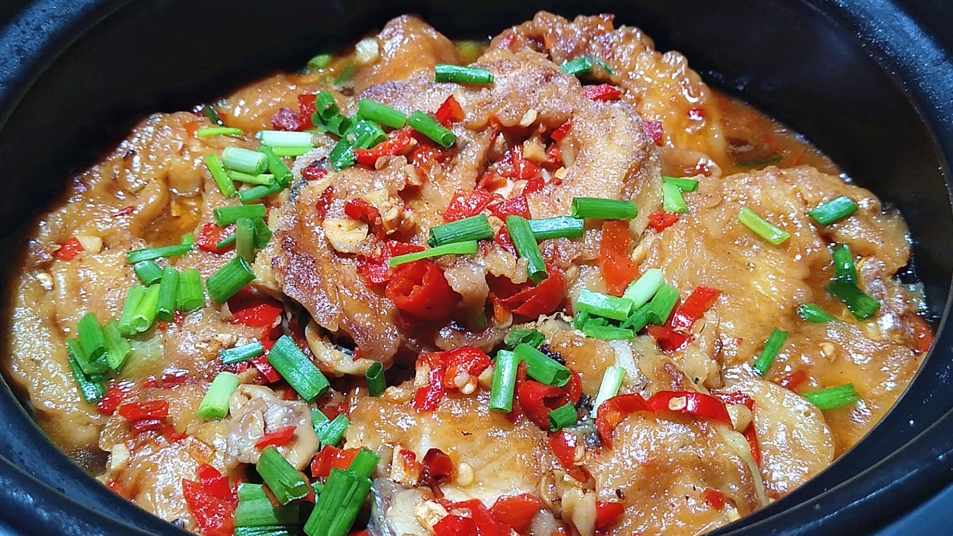 草鱼炖豆腐加什么配菜,清炖草鱼汤豆腐怎么炖好吃又简单