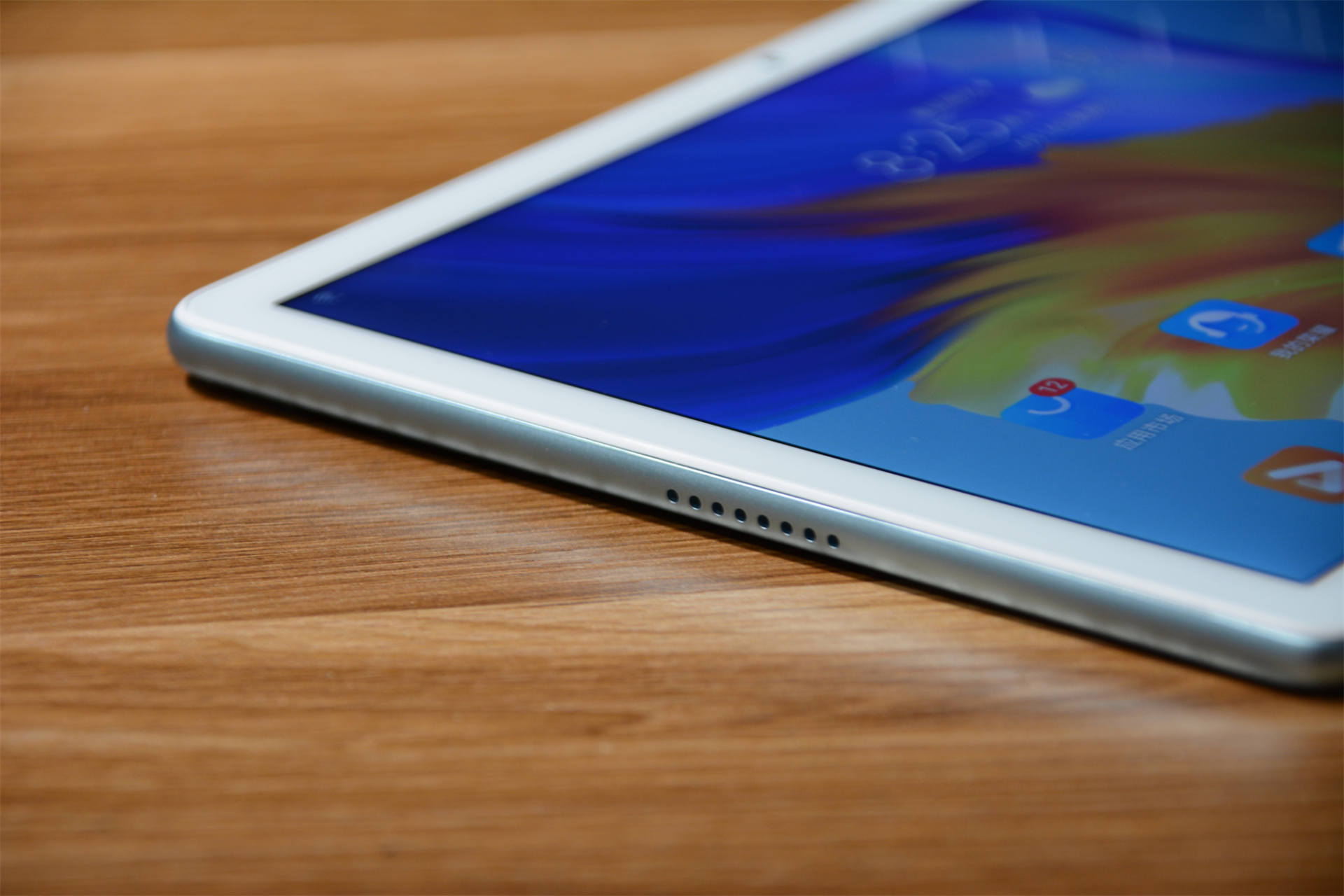 想好这些问题后，给孩子安排了个荣耀平板电脑，不过依旧需要把控