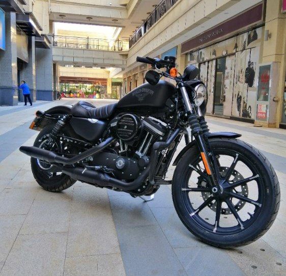 哈雷883硬汉炸街回头率,哈雷883硬汉的真实感受