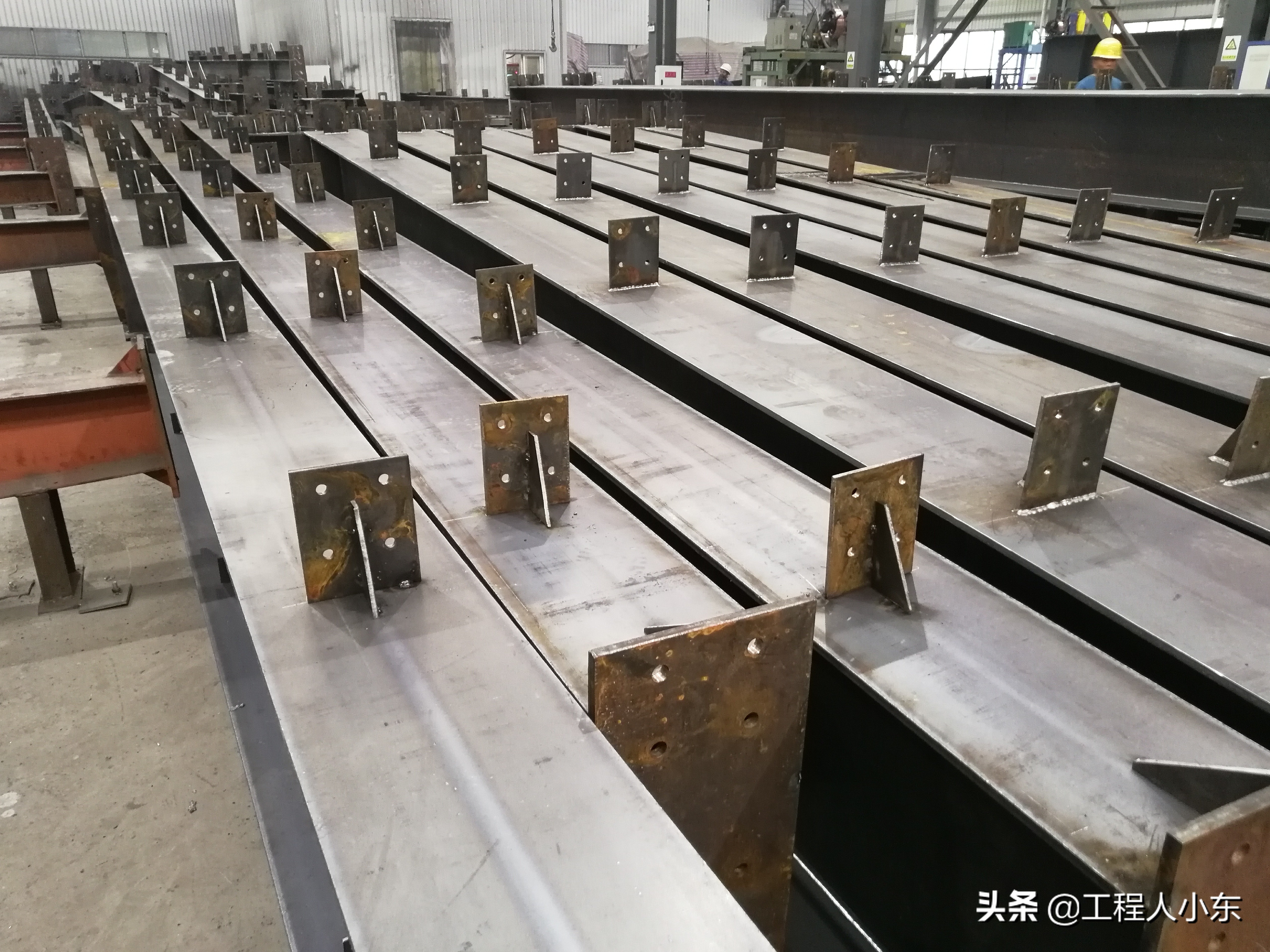 讲解钢结构厂房图,钢结构厂房基础施工动画演示