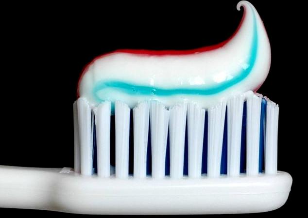 牙齿变白的美牙神器,牙齿黄如何美牙