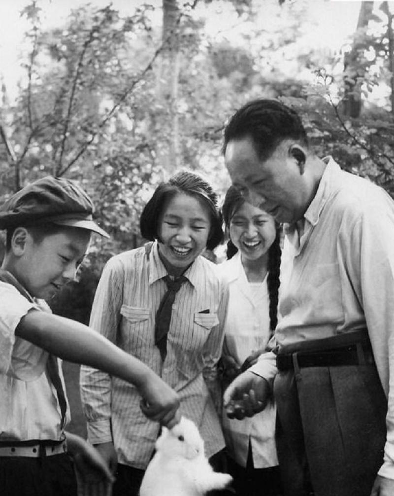 李讷和姐姐发生小摩擦,不论谁是谁非,毛主席处理方式只用这一招