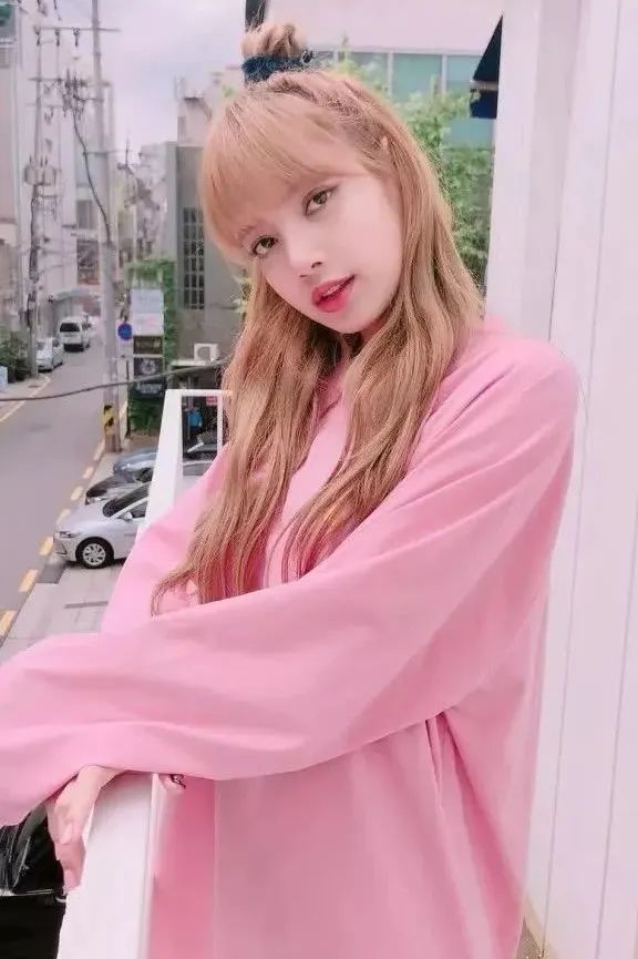 lisa刘海前后对比照,lisa再出新造型刘海