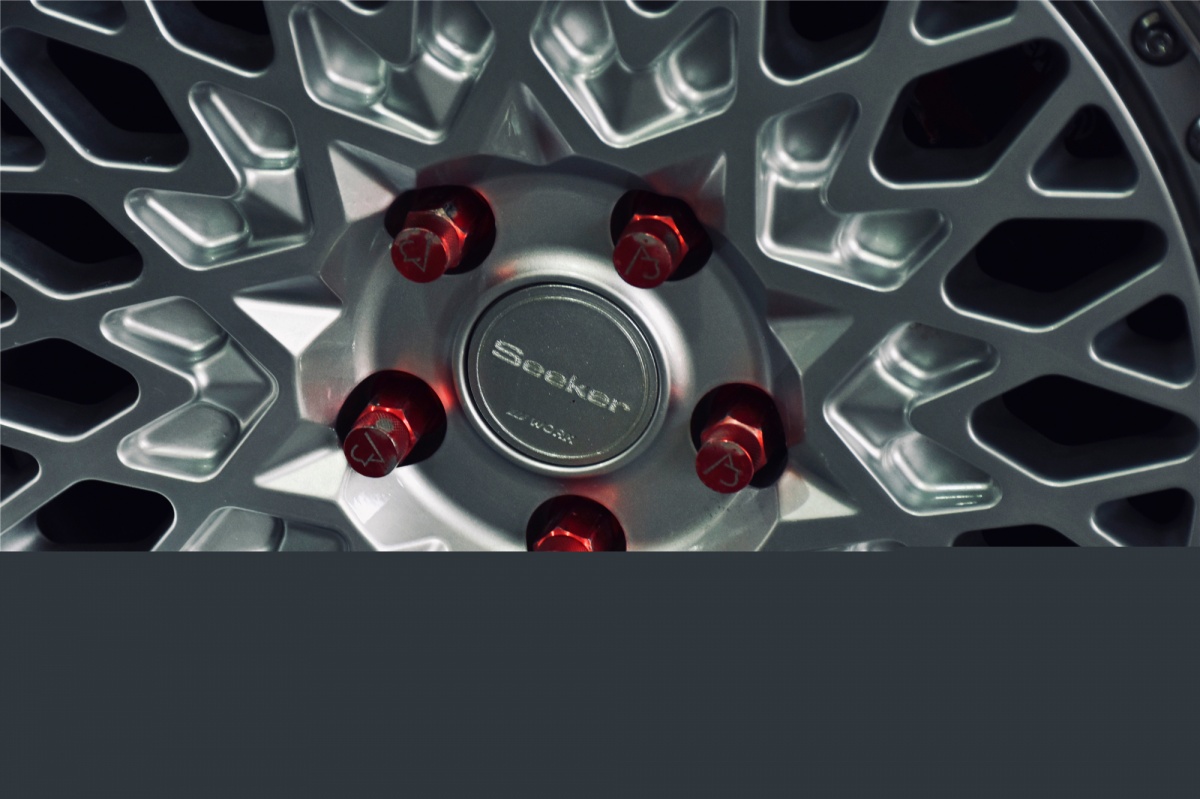 花15万买辆车,花5万买一辆宝马再加5万改装一下