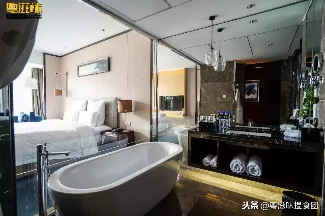 用一间24小时都在线的机场酒店，拥抱旅途的开始