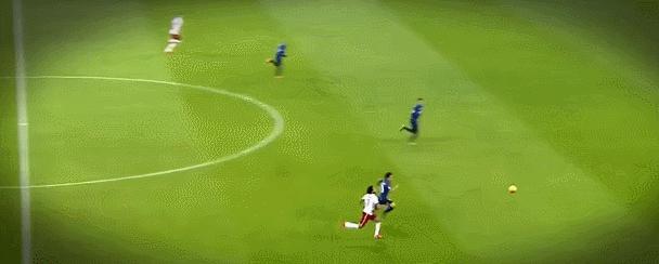 足球的搞笑时刻看完真笑死了,足球搞笑乌龙球gif