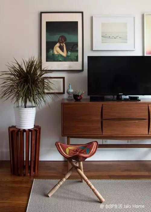 客厅可以有电视，但不该成为主角，它们可以摆成这样
