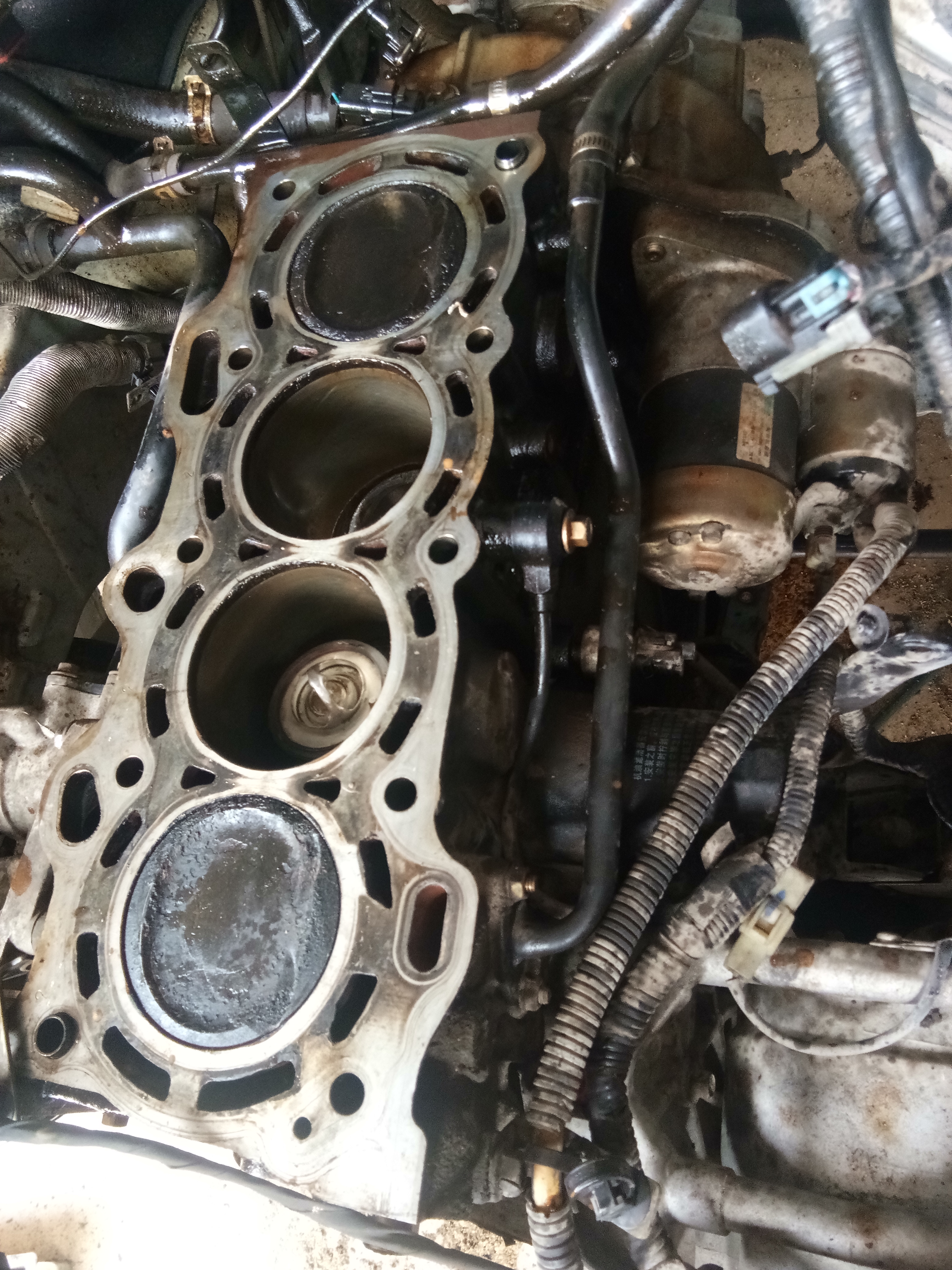 冬天冷车启动发动机舱异响,发动机冷车启动异响过一会就正常