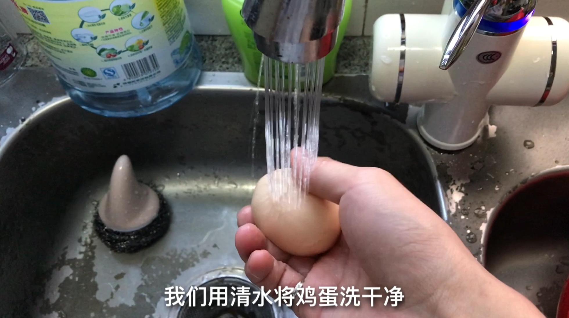 水煮鸡蛋不会烂怎么做,水煮鸡蛋的正确做法不破壳