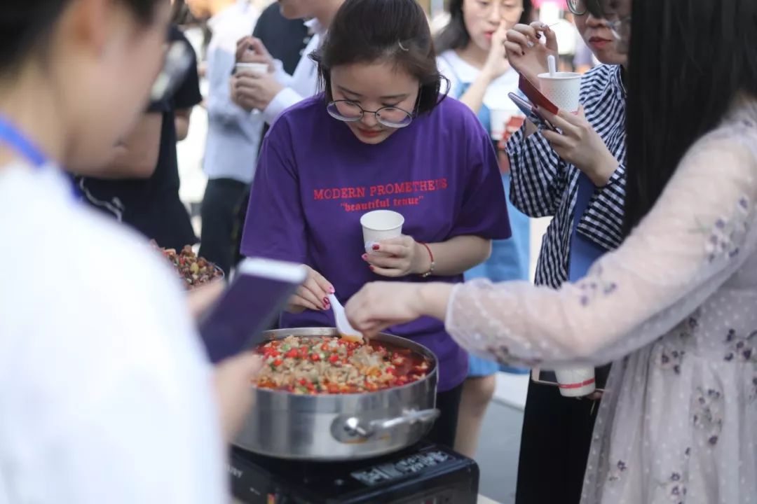 一场派对，一张面具，浪漫由你！川大锦江学院举行“假面舞会”