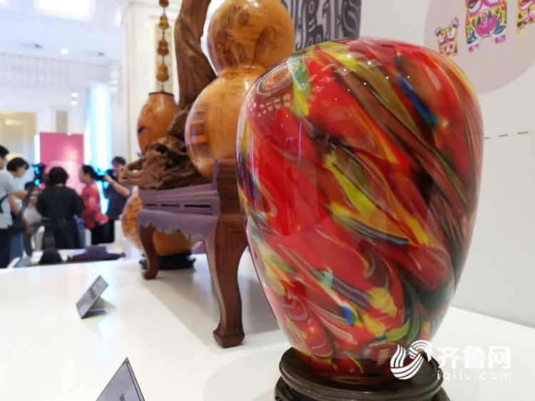 山东省级非遗葫芦烙画传承人,鲁艺葫芦烙画