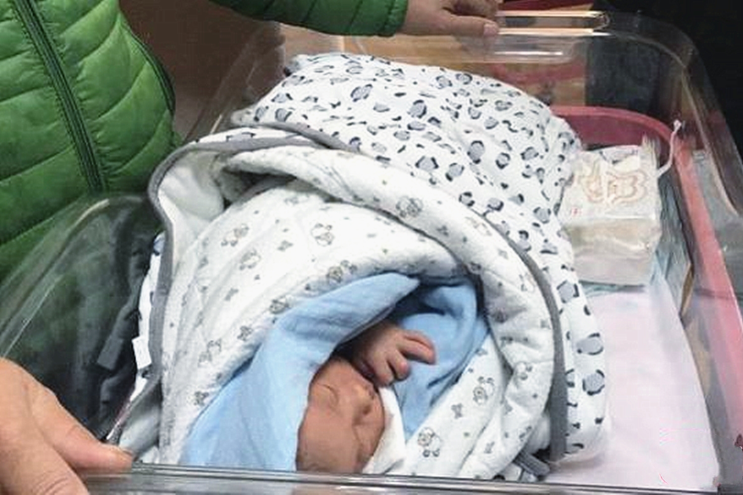 孕期第24周产检，发现胎儿脐带“打结”，孕妈起祈祷：愿宝宝平安