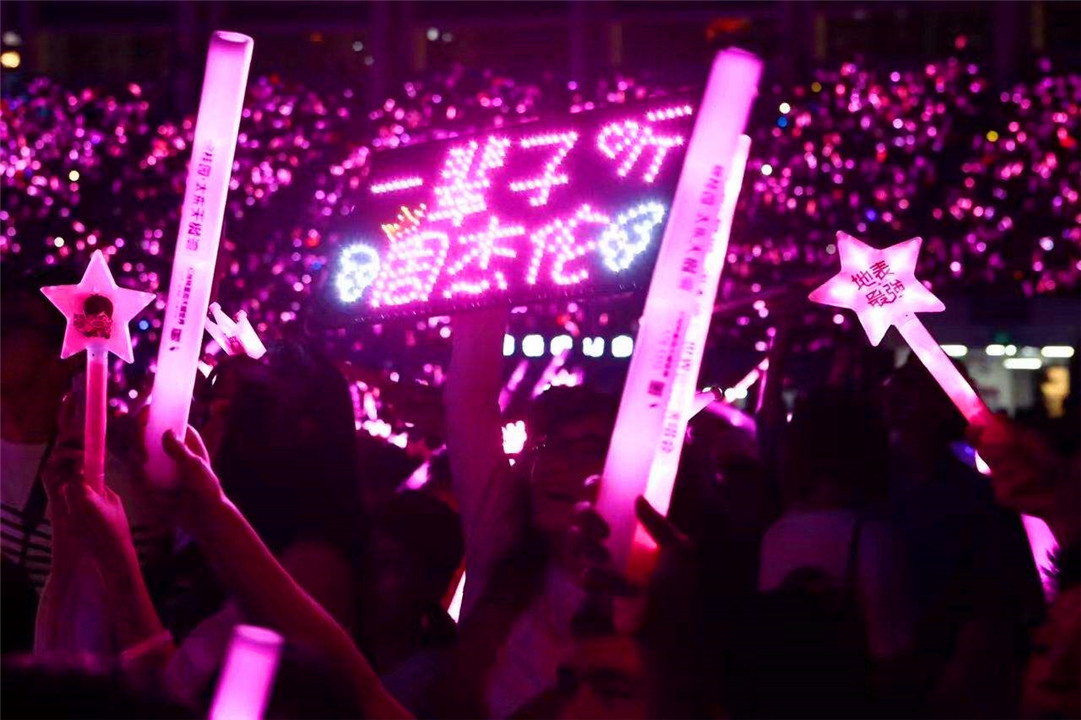 不要让孩子追星这样会毁掉孩子,把追星当人生重点的都是什么心态